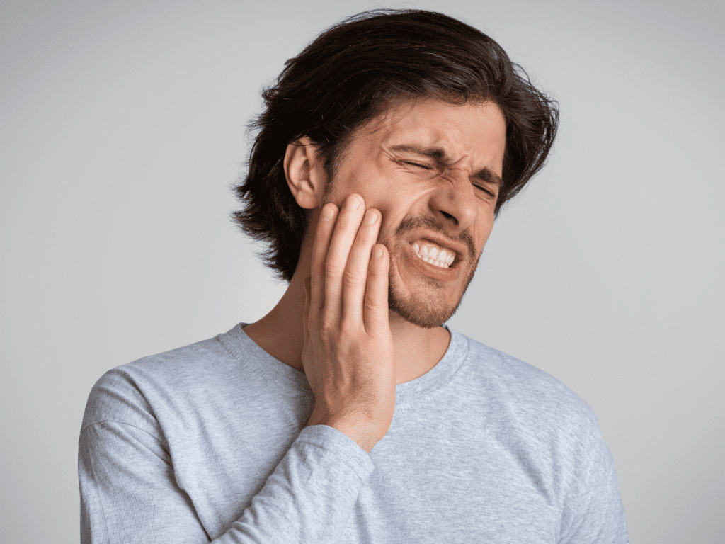 La posturología en la salud dental se encarga de observar que los rostros se vean armónicos. Aunque los seres humanos tenemos una simetría diferente, todos nos acercamos en mayor o menor medida a la proporción áurea.
