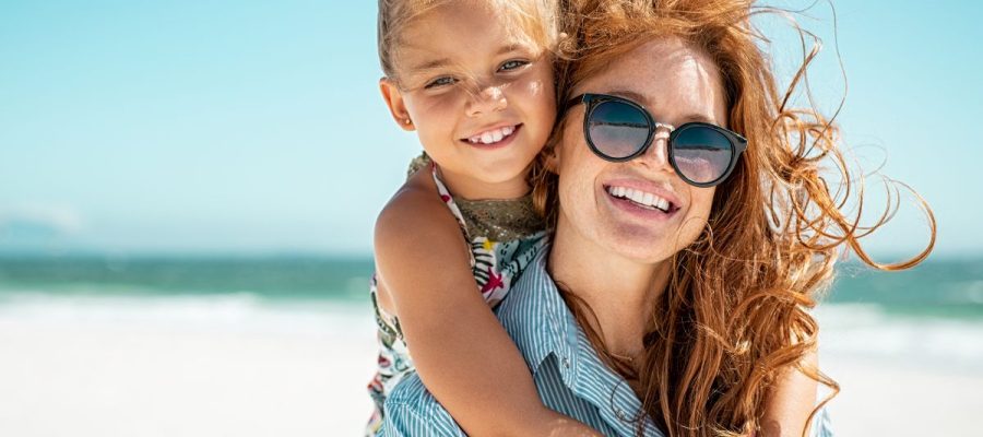 mamá tambien cuida de sus dientes
